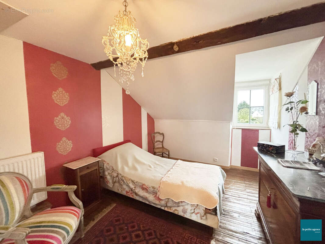 Maison à CONDE-SUR-NOIREAU