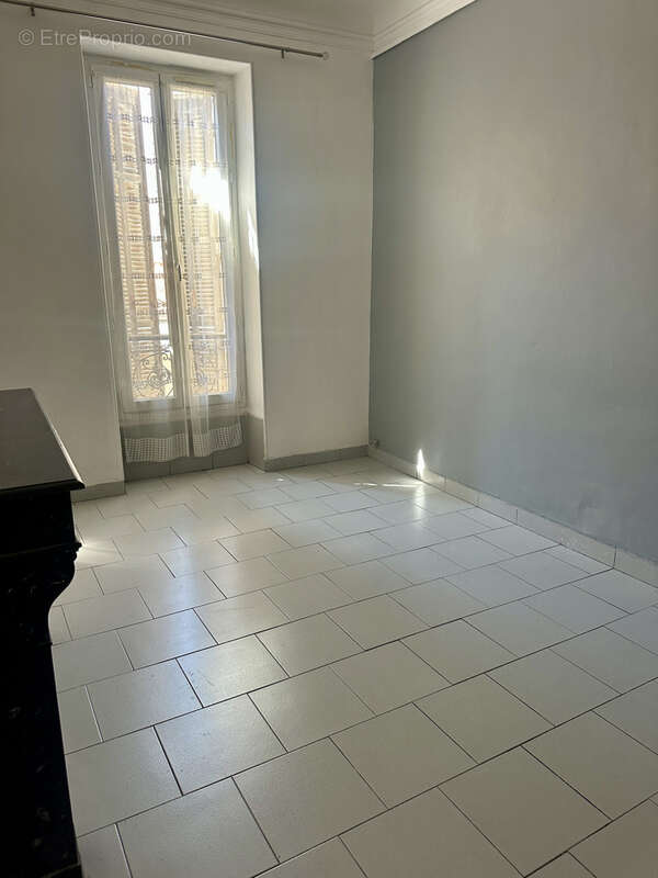 Appartement à MARSEILLE-5E