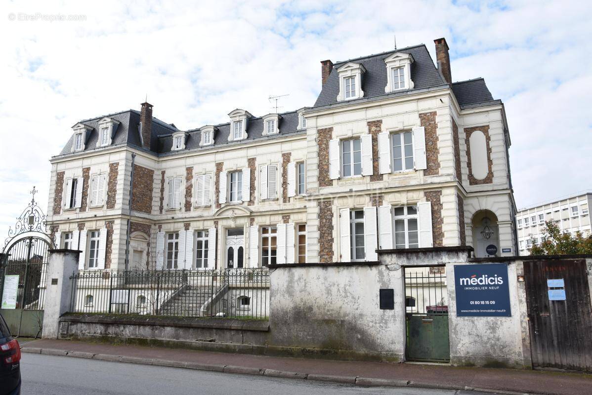 Commerce à CORBEIL-ESSONNES