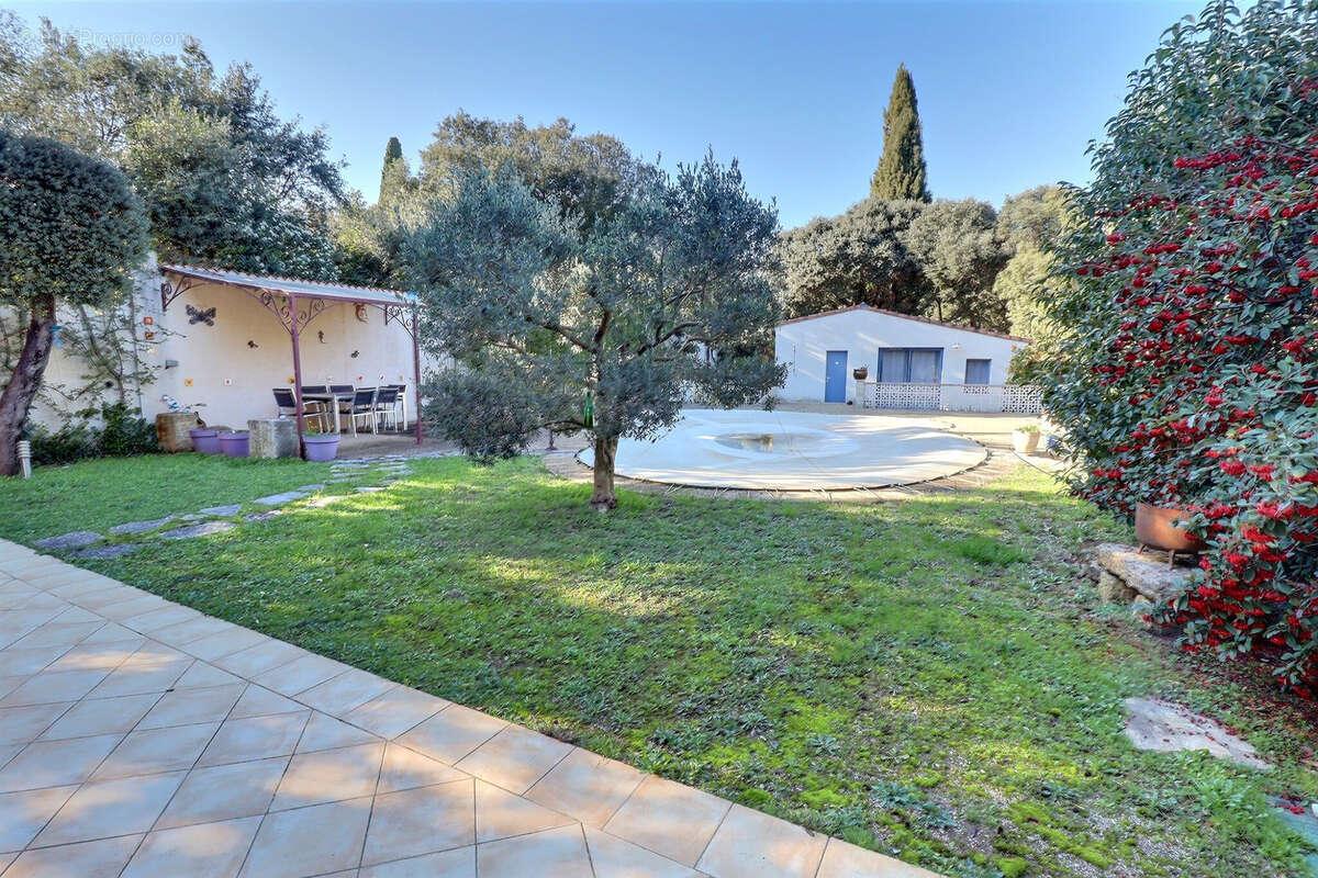 Maison à SAINT-BAUZILLE-DE-MONTMEL