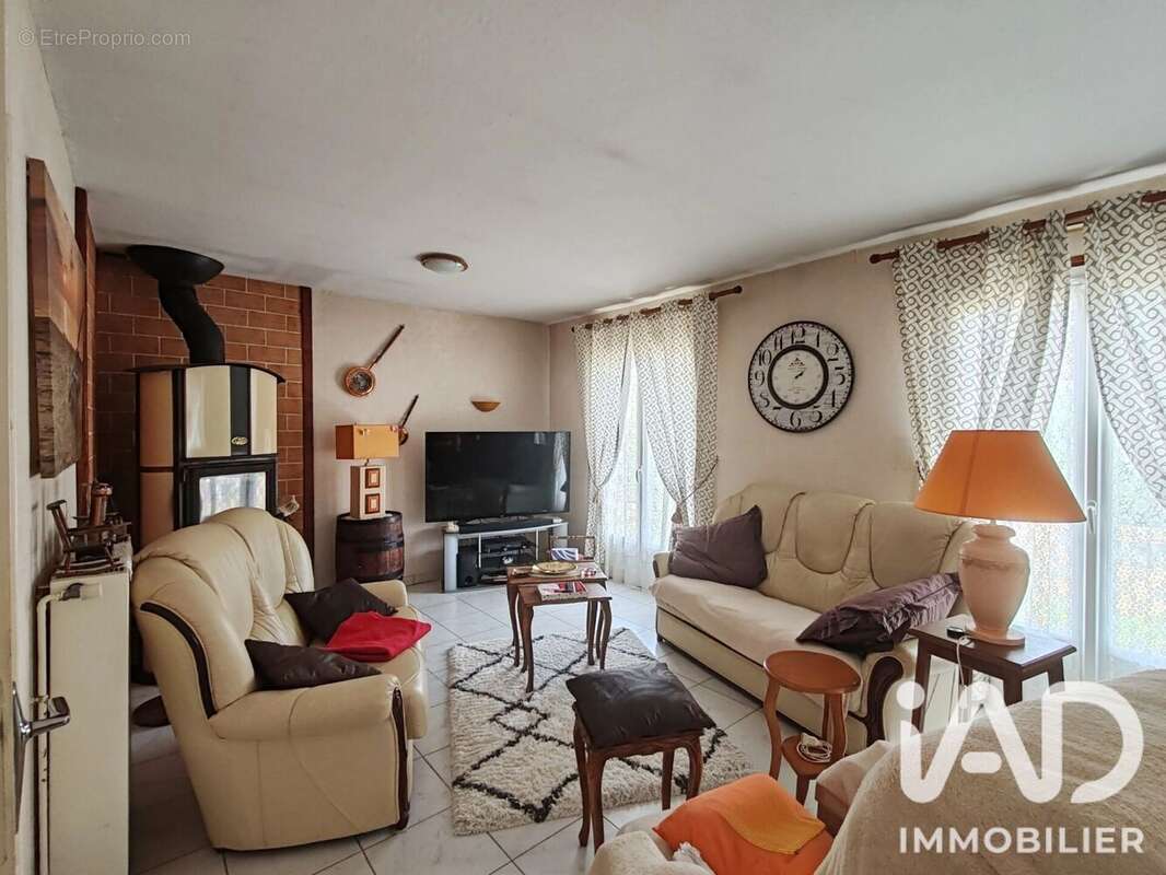 Maison 108 m² à Flogny-La-Chapelle  - photo 9