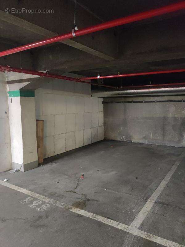 Parking à COURBEVOIE