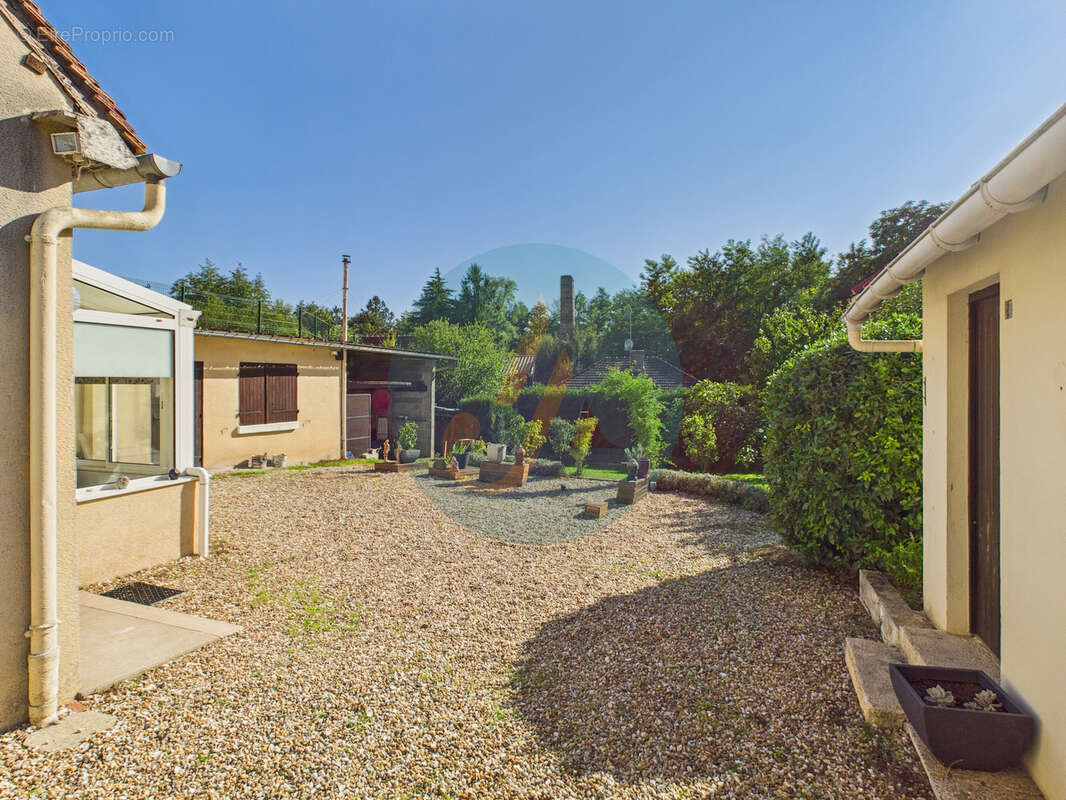 Maison à SAINT-AMAND-EN-PUISAYE