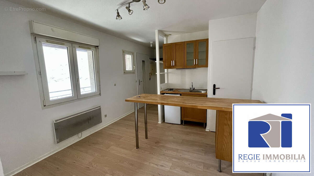 PIèce de vie avec kitchenette  - Appartement à GRENOBLE