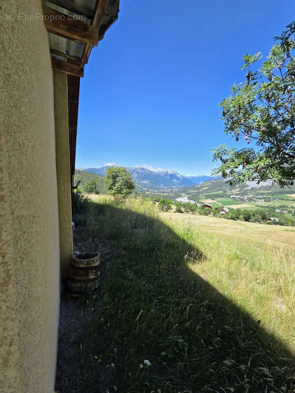Maison à ENCHASTRAYES