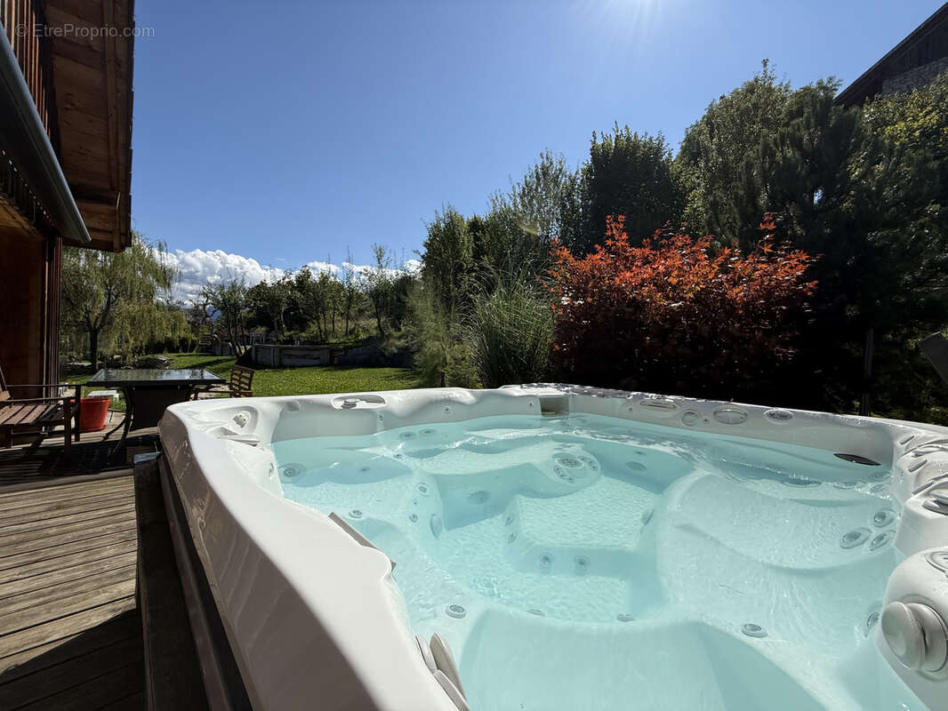 Maison à PERS-JUSSY