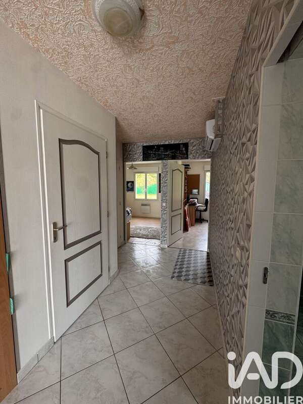 Maison 96 m² à Saint-Martin-En-Biere  - photo 7