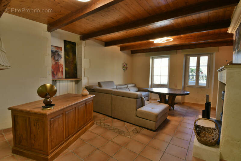 Maison à vendre 8 pièces proche de TONNAY CHARENTE (17) - photo 5
