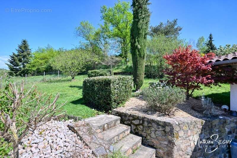 Propriété exceptionnelle à VALEILLE (42) avec parc agréamenté d'une piscine à débordement - photo 35