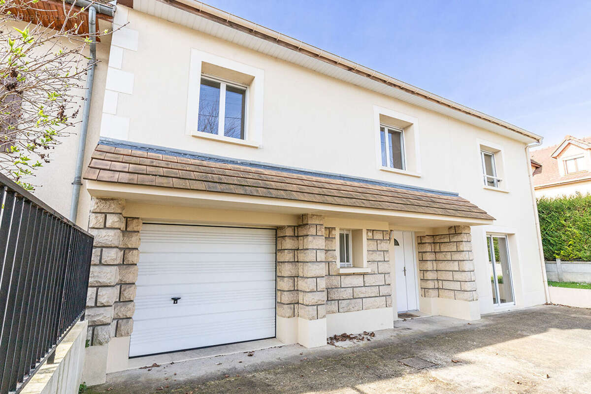 Maison à MORANGIS