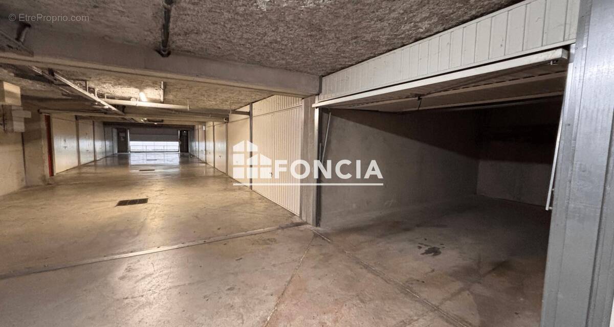 Parking à MARSEILLE-15E