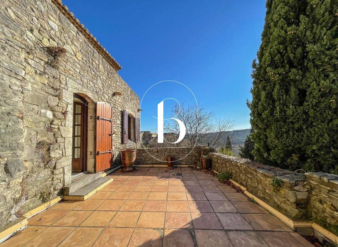 Maison à LA ROQUE-SUR-CEZE