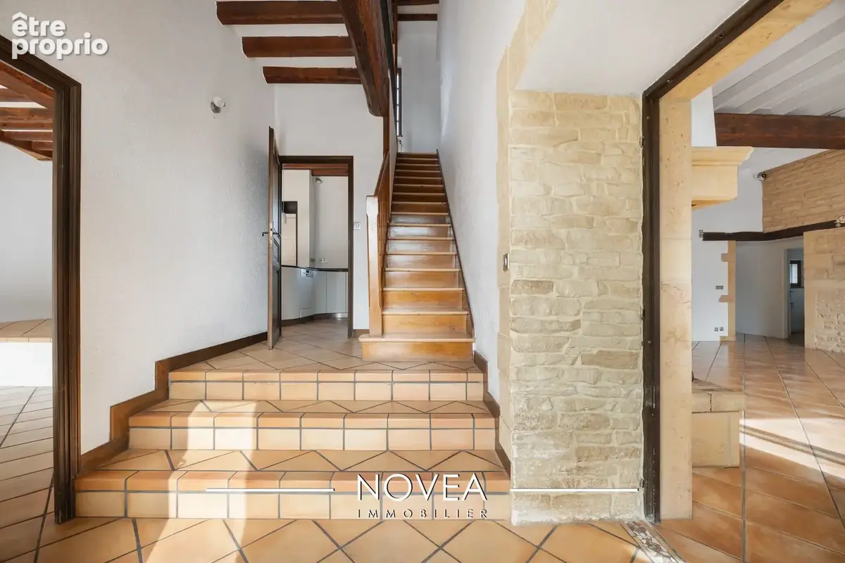 Maison 6 pièces 260 m² à vendre à Gleize (69400) - photo 8