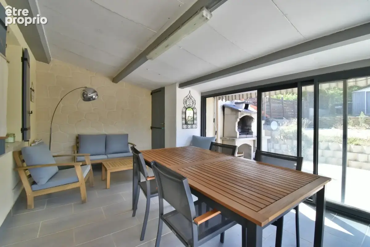 Maison rénovée de 100 m² avec double garage, jardin, terrasses - photo 10