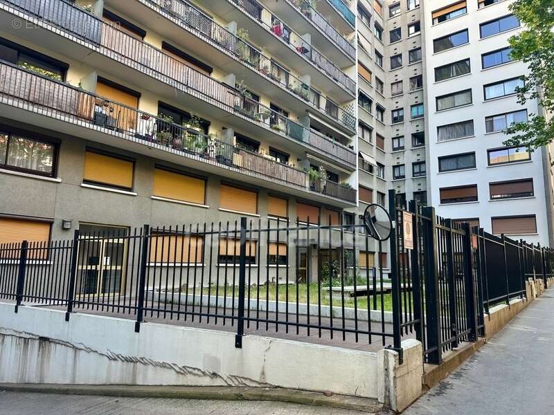 Parking à PARIS-20E
