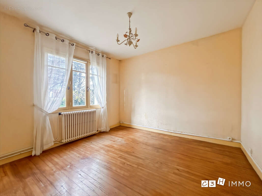 Maison à MONTESQUIEU-VOLVESTRE