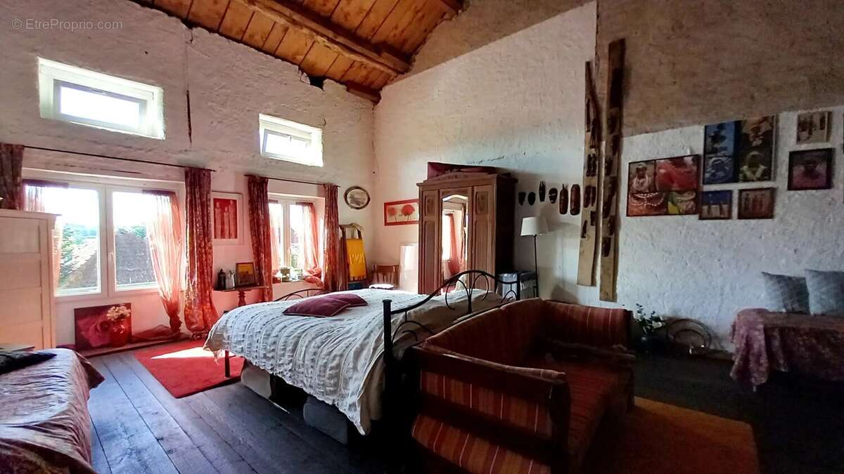 Maison à REGNEVELLE