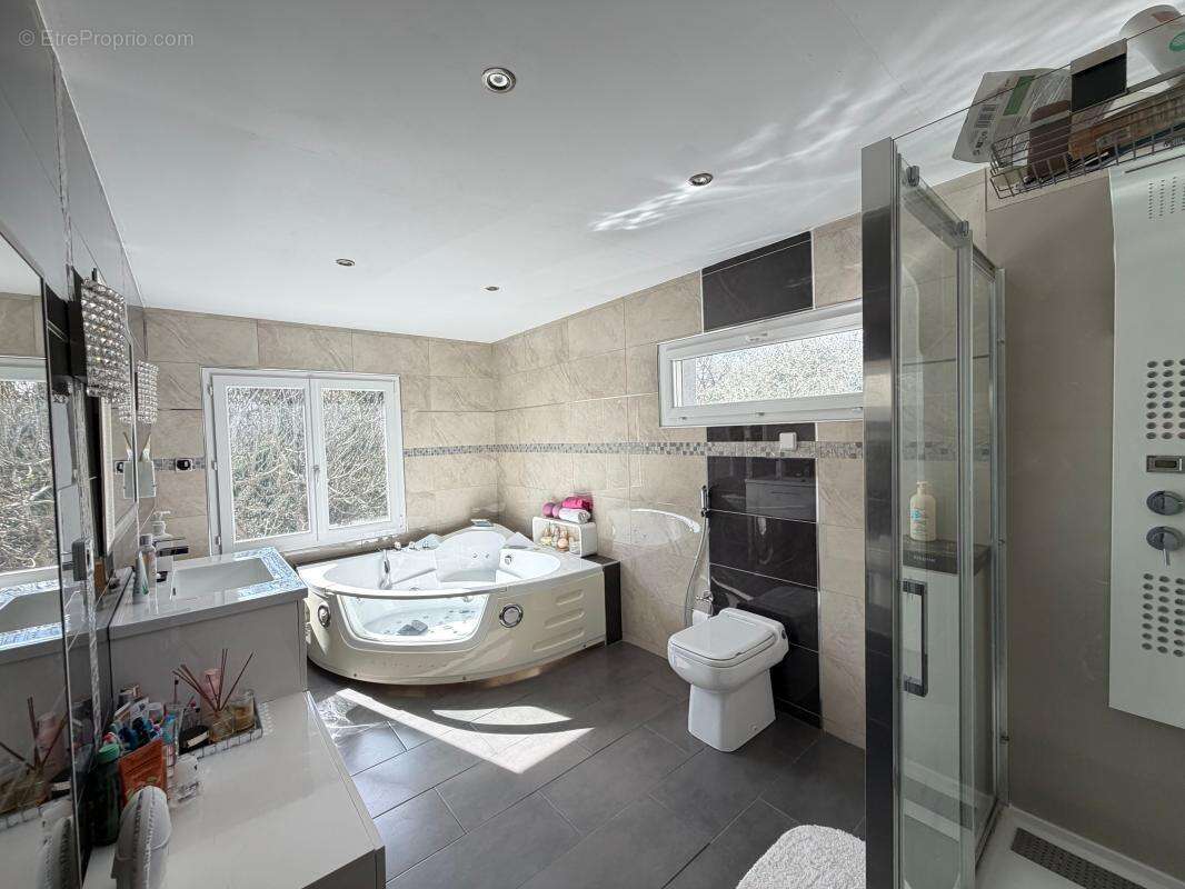 Maison à BRUGUIERES