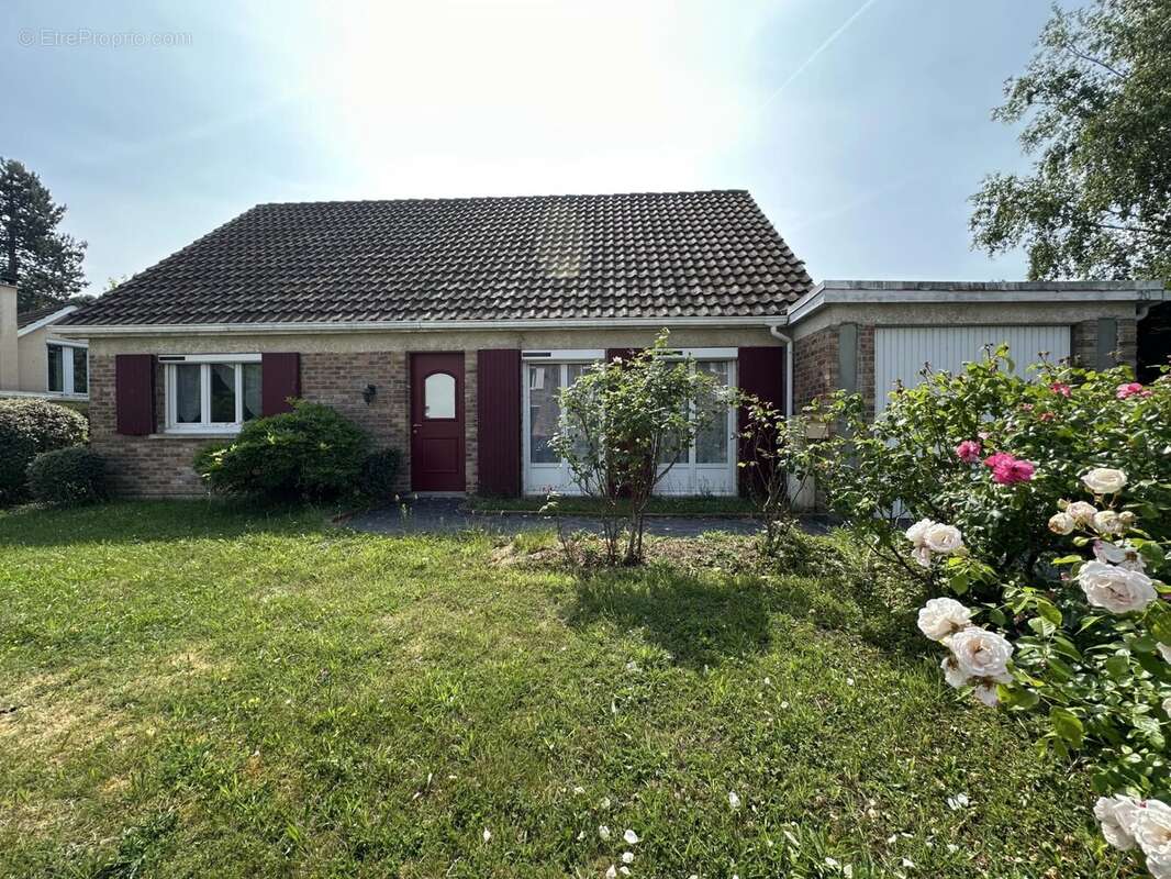 Maison à LE MESNIL-SAINT-DENIS