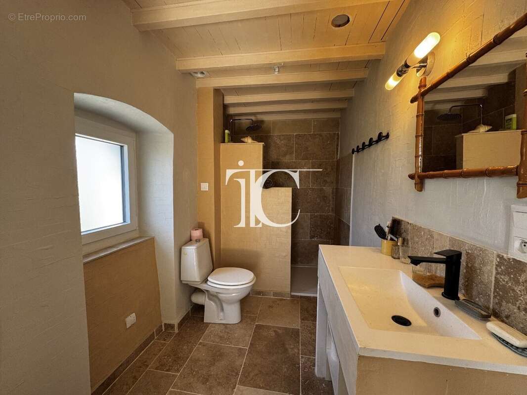 Maison à BERRIAS-ET-CASTELJAU