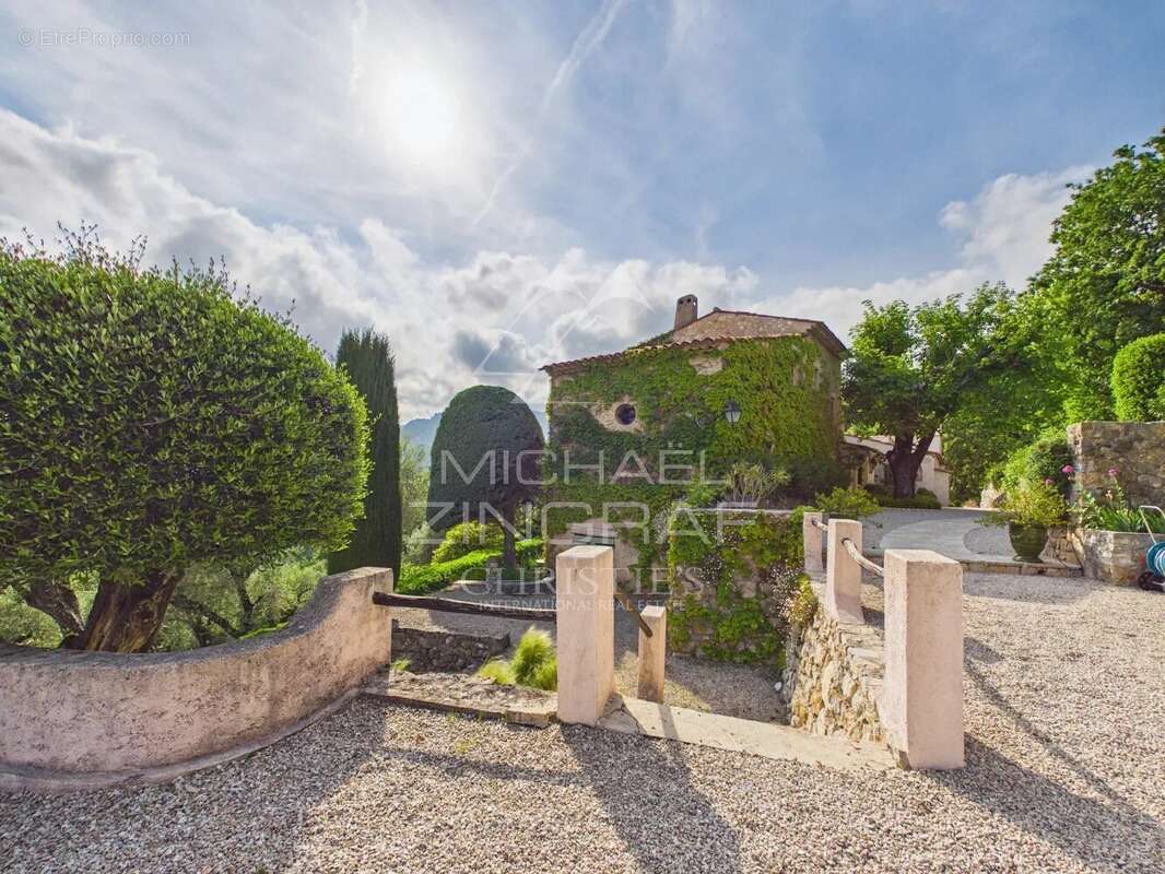 Maison à TOURRETTES-SUR-LOUP