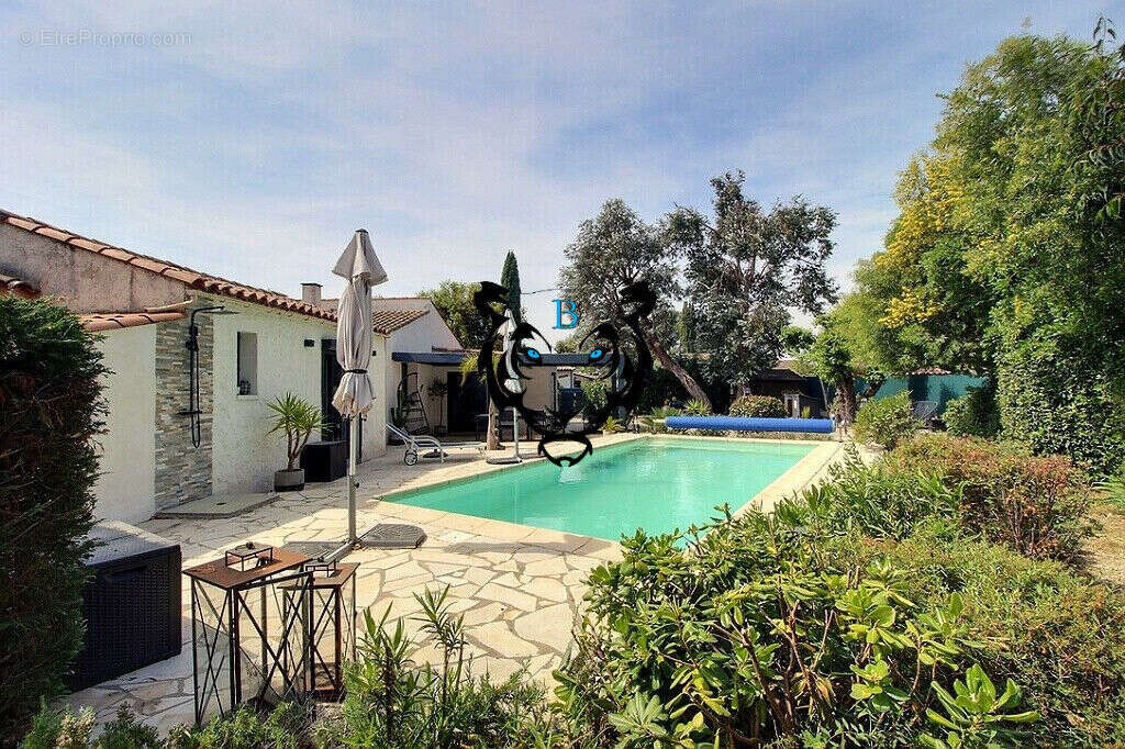 Maison à ROQUEBRUNE-SUR-ARGENS