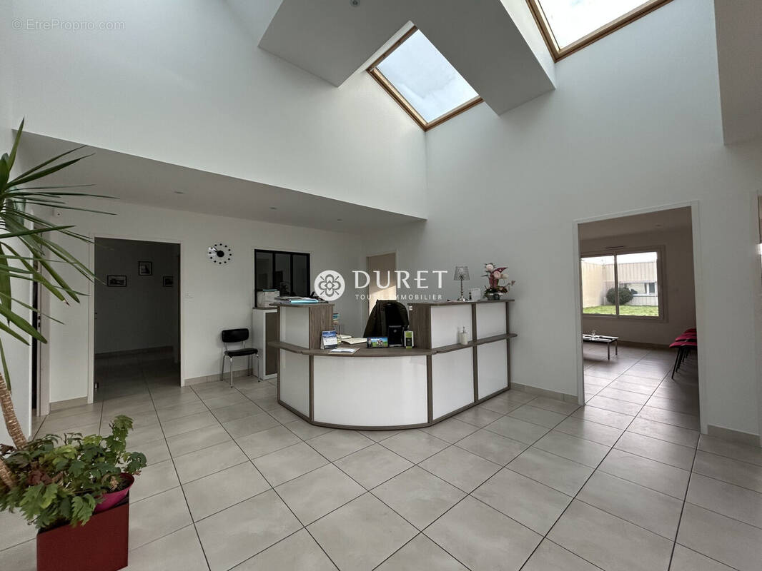 Commerce à MONTAIGU