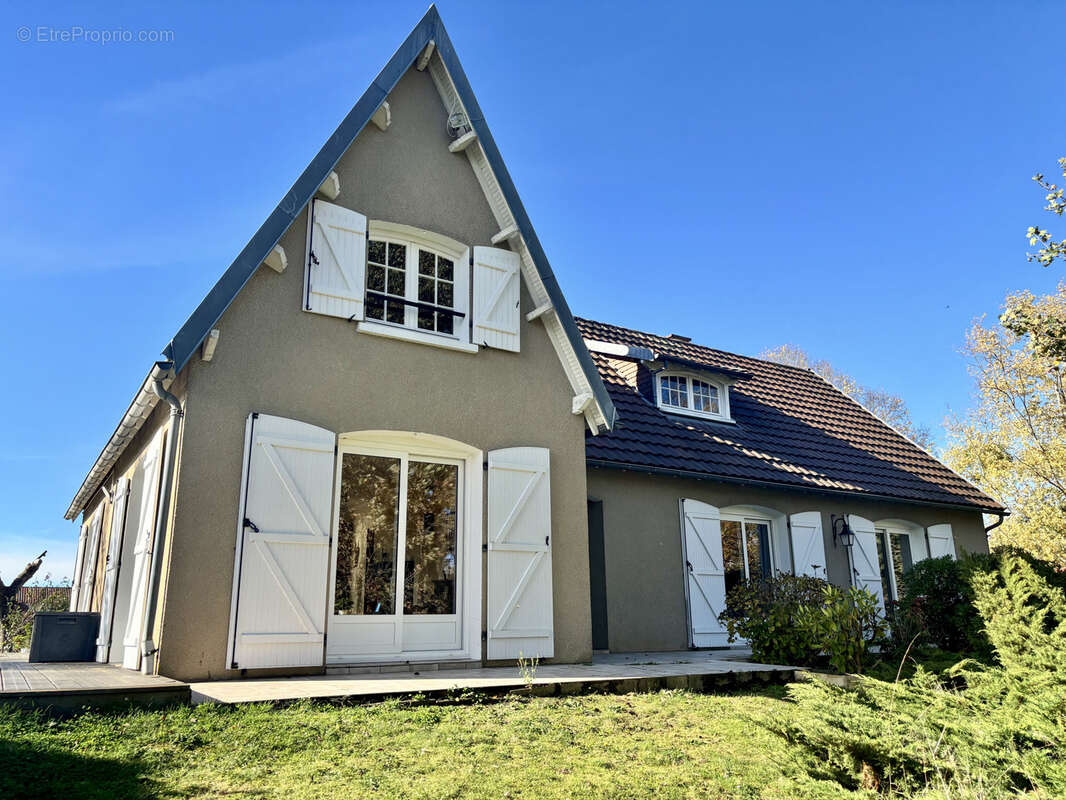 Volumes et confort pour cette maison 5 chambres à Montamisé - photo 2