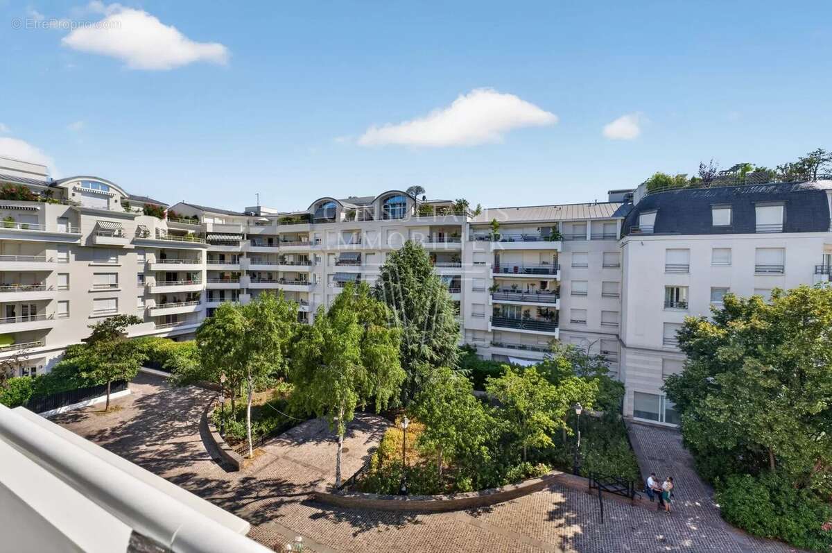 Appartement à COURBEVOIE