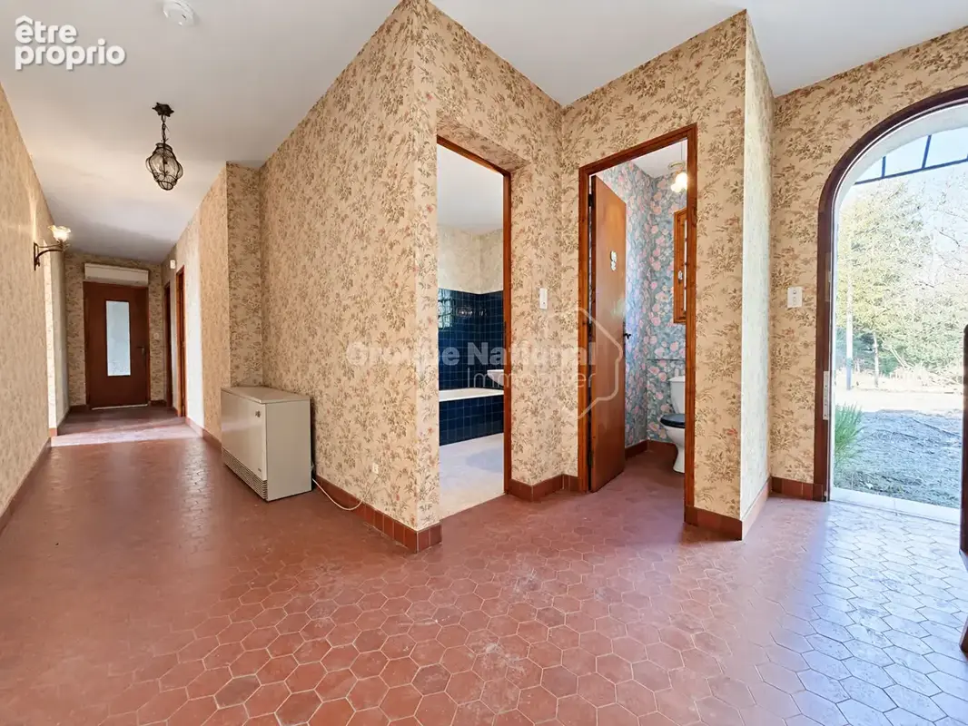 Maison de caractère de 136 m² - 3 chambres - Terrain de 1 862 m²  - Pélissanne - photo 10
