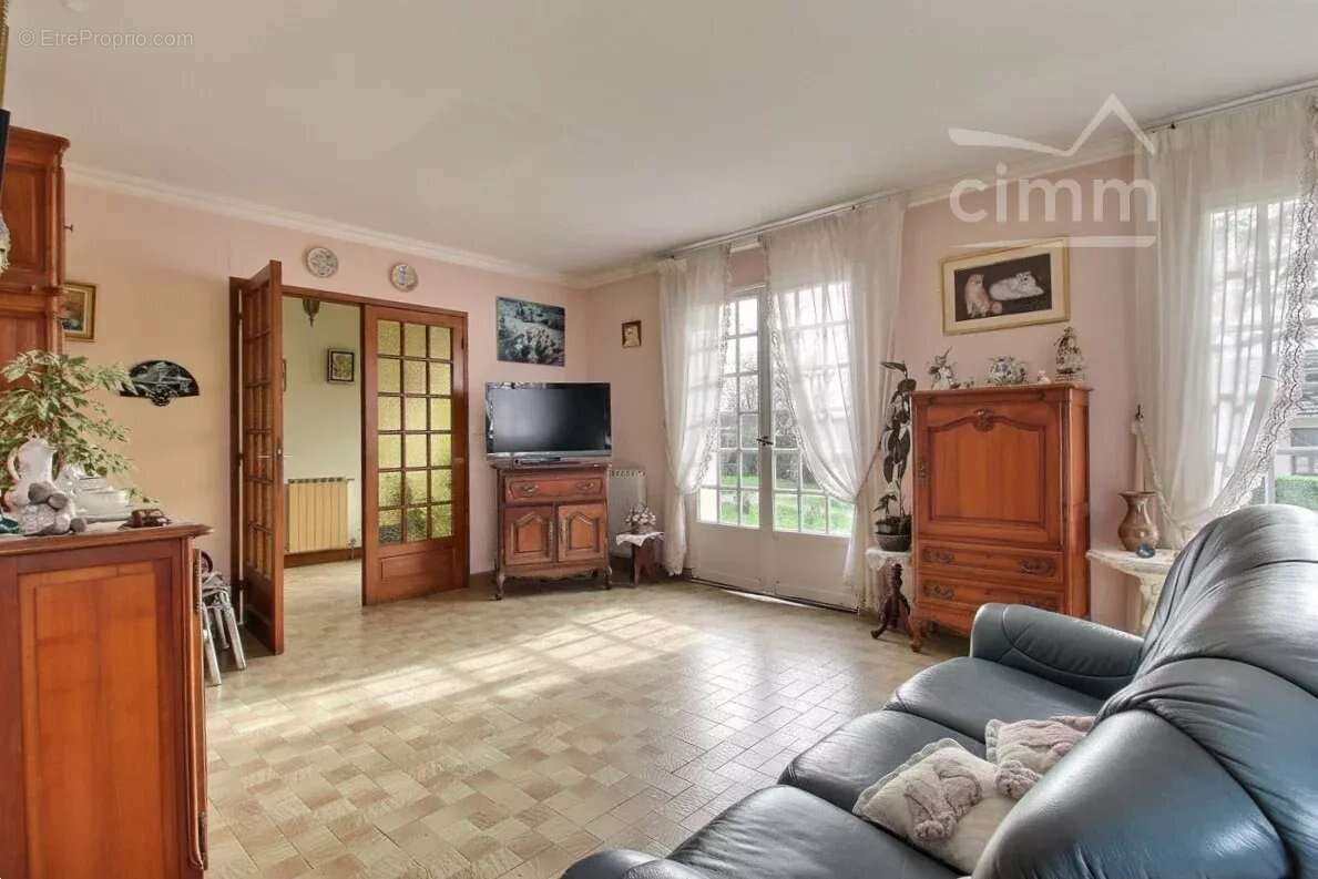 Maison à SAINT-ELOY-DE-GY