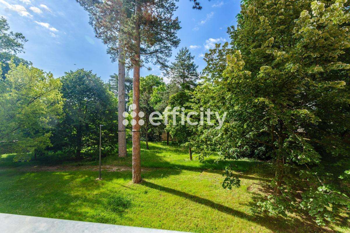 Appartement à SAINT-GENIS-LAVAL