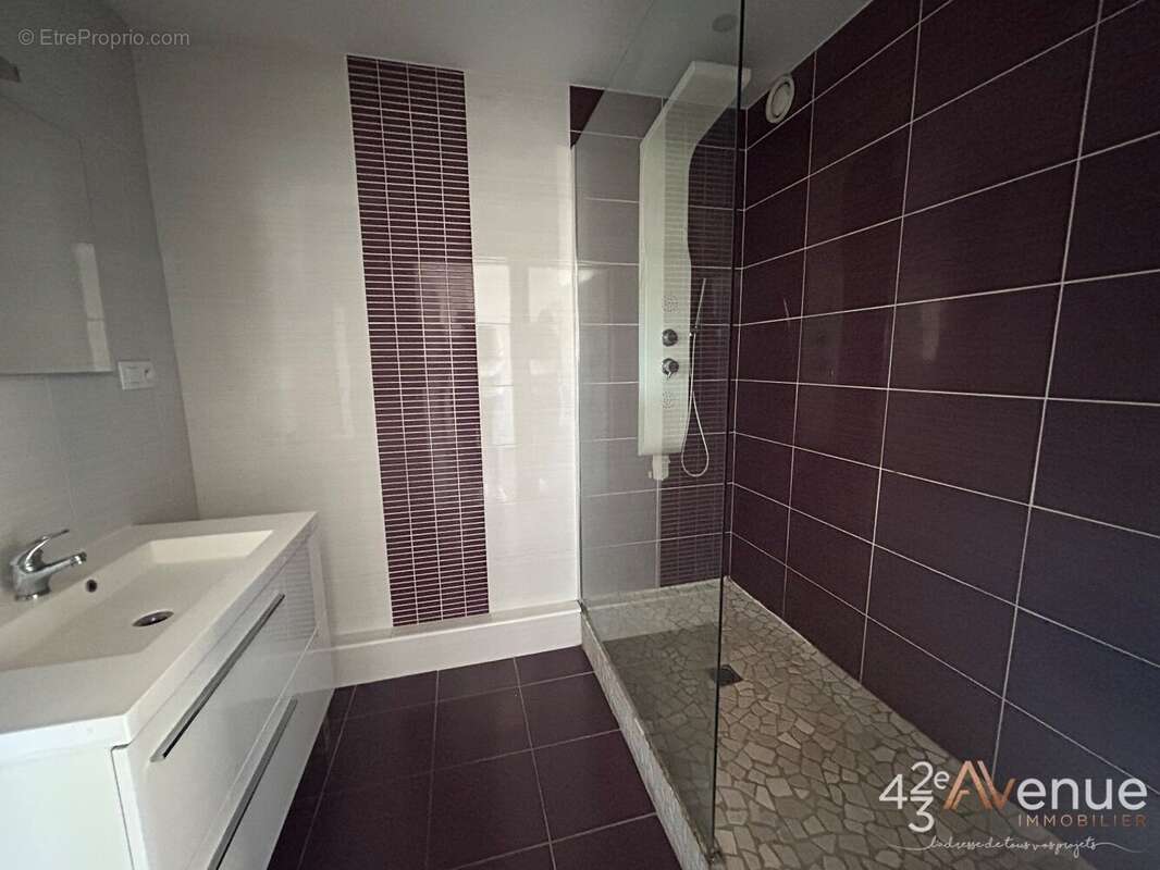 Appartement à SAINT-ETIENNE