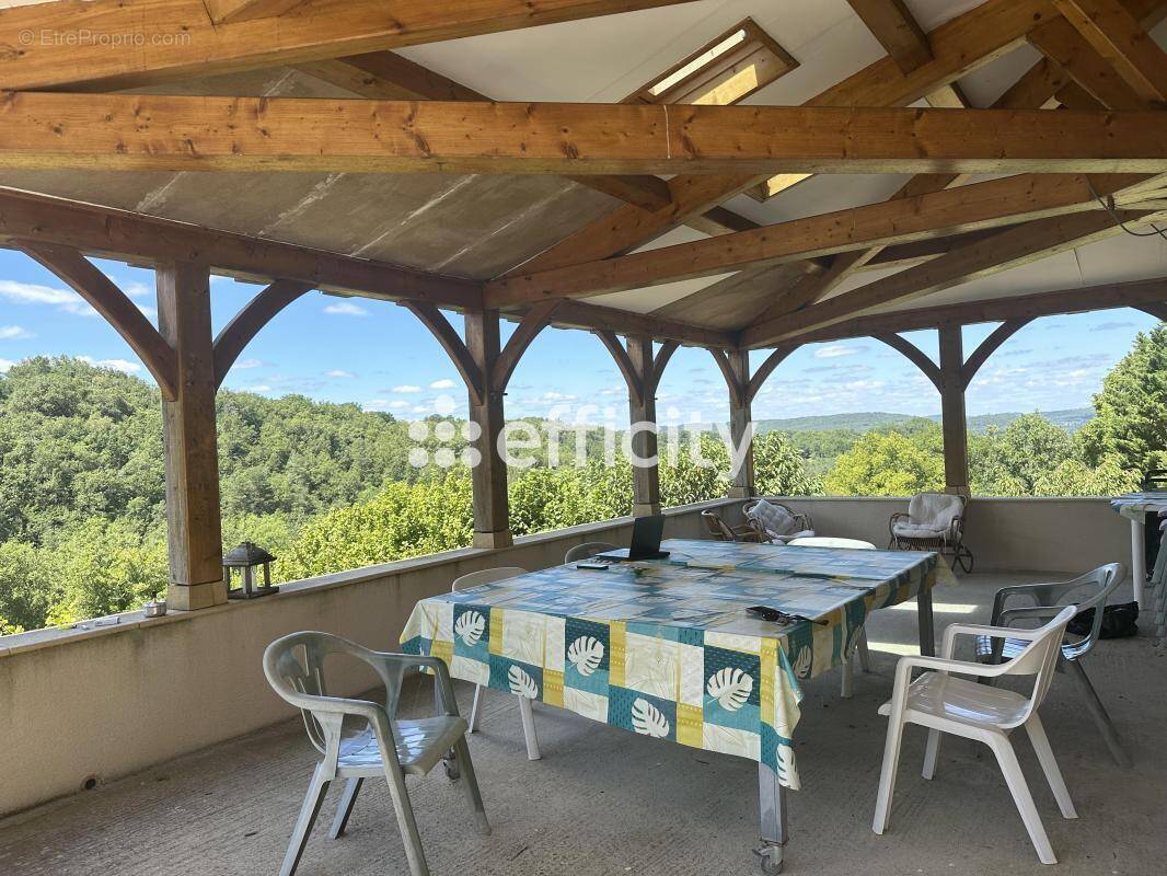 Maison à CENAC-ET-SAINT-JULIEN