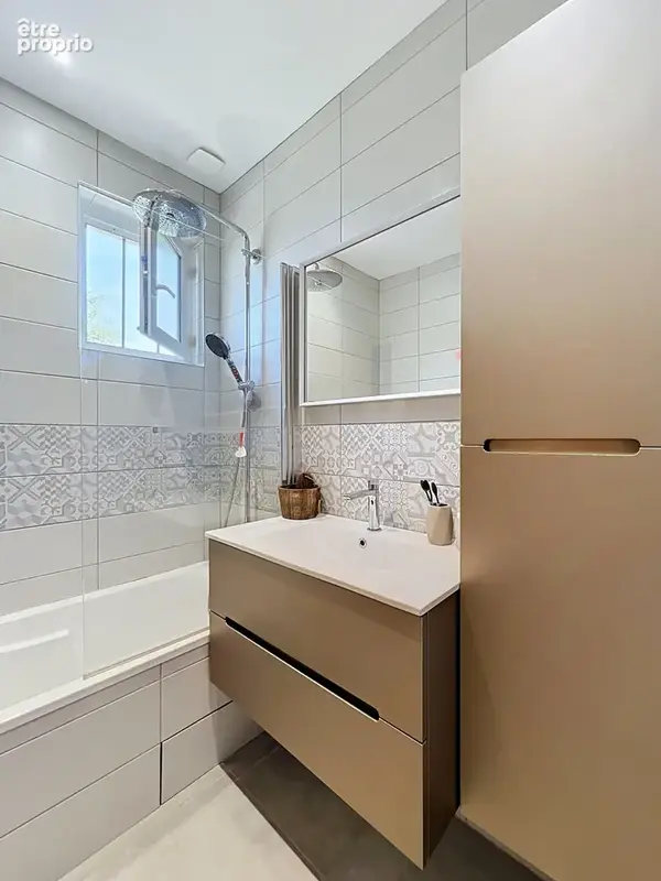 LACHASSAGNE   Maison rénovée avec piscine   Terrain de 1 208 m2 - photo 11