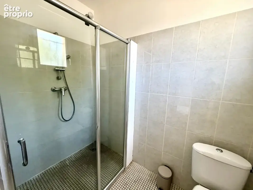 Saint-Gilles, villa dans un ensemble immobilier, T5 de plain pied lumineux avec jardin et terrasse - photo 11