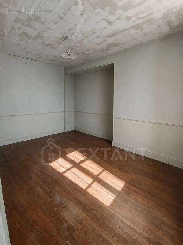 Maison de 120 m²  à rénover  4 chambres  grandes dépendances - photo 4