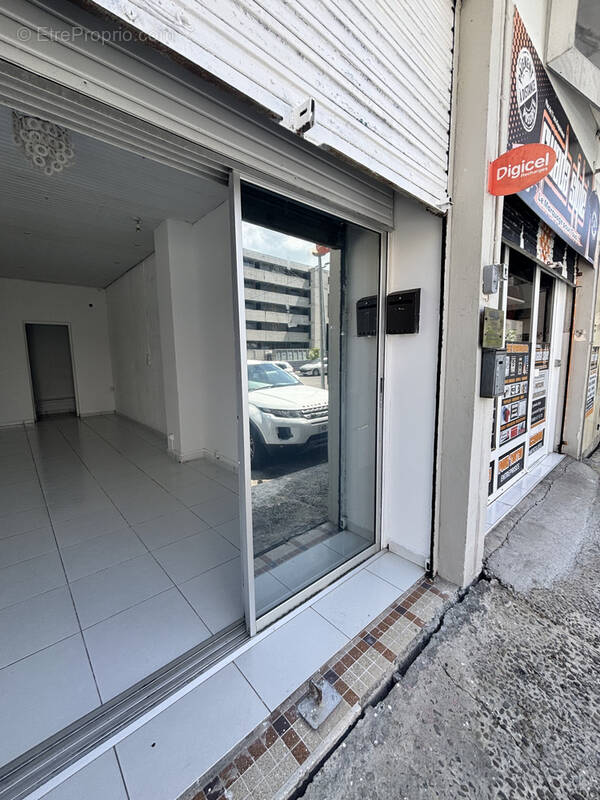 Commerce à POINTE-A-PITRE