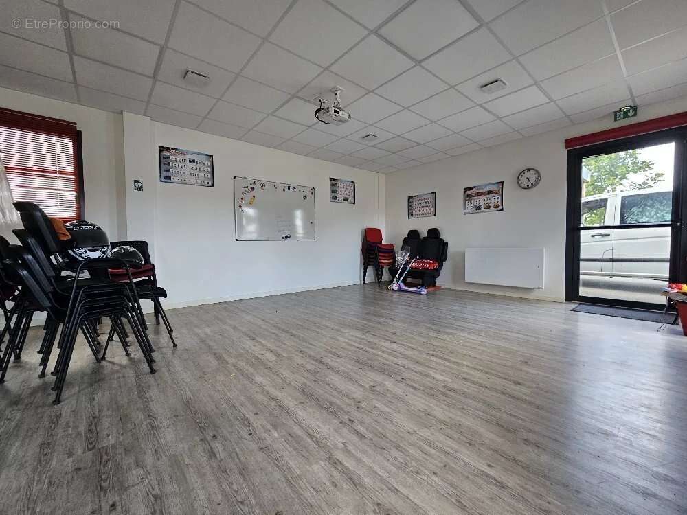 Commerce à PLELAN-LE-GRAND