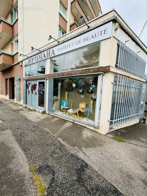 Commerce à FONTAINE