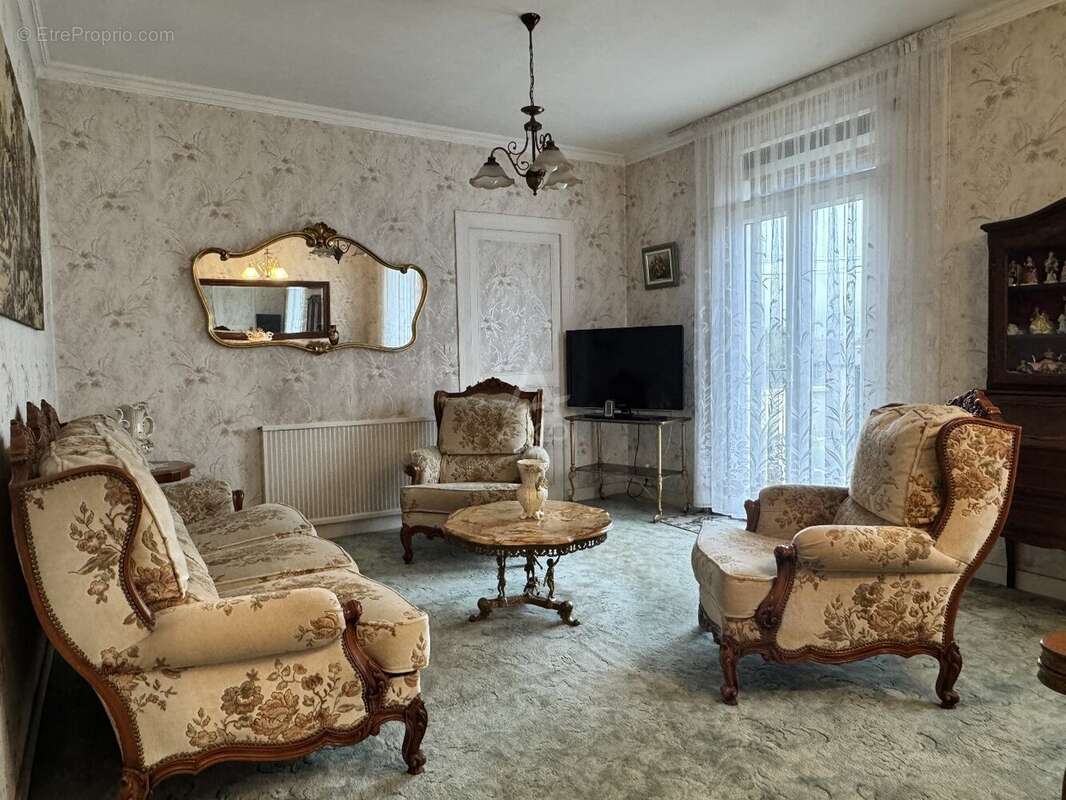 Maison à SAINT-YRIEIX-SUR-CHARENTE