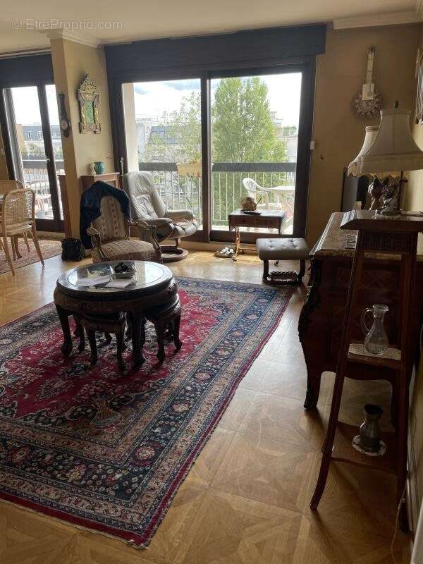 Appartement à COURBEVOIE