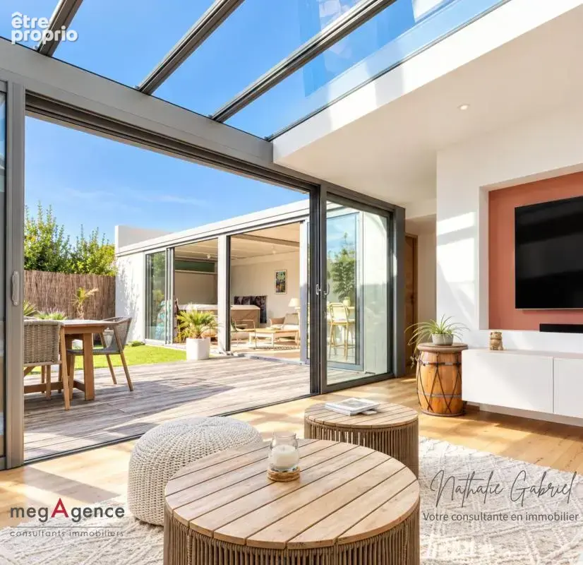 Un air de vacances à Angers avec cette villa de 6 chambres sur 203 m2 ! - photo 2