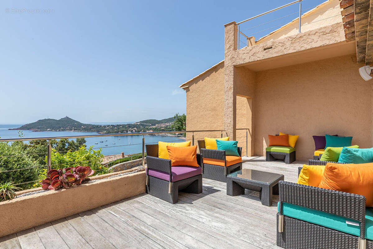 Saint-Raphaël - Agay, villa vue mer panoramique, piscine chauffée, 5 chambres - photo 10