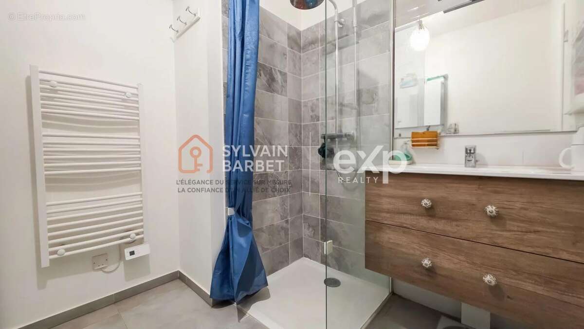 Appartement à SOLLIES-PONT