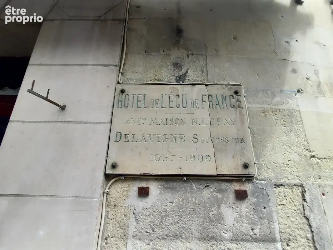 Ensemble immobillier comprenant ancien restaurant ( licence iv ), 7 chambres studio a louer - photo 17