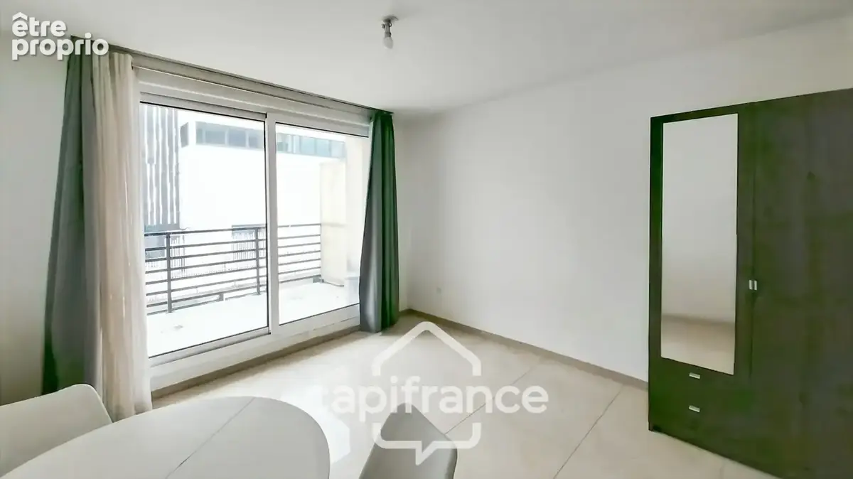 Bagnolet-A vendre studio 18,14 m2 avec terrasse 7 m2-Lumineux-bon état-5mn à pied métro L3 - Proche Montreuil - photo 3
