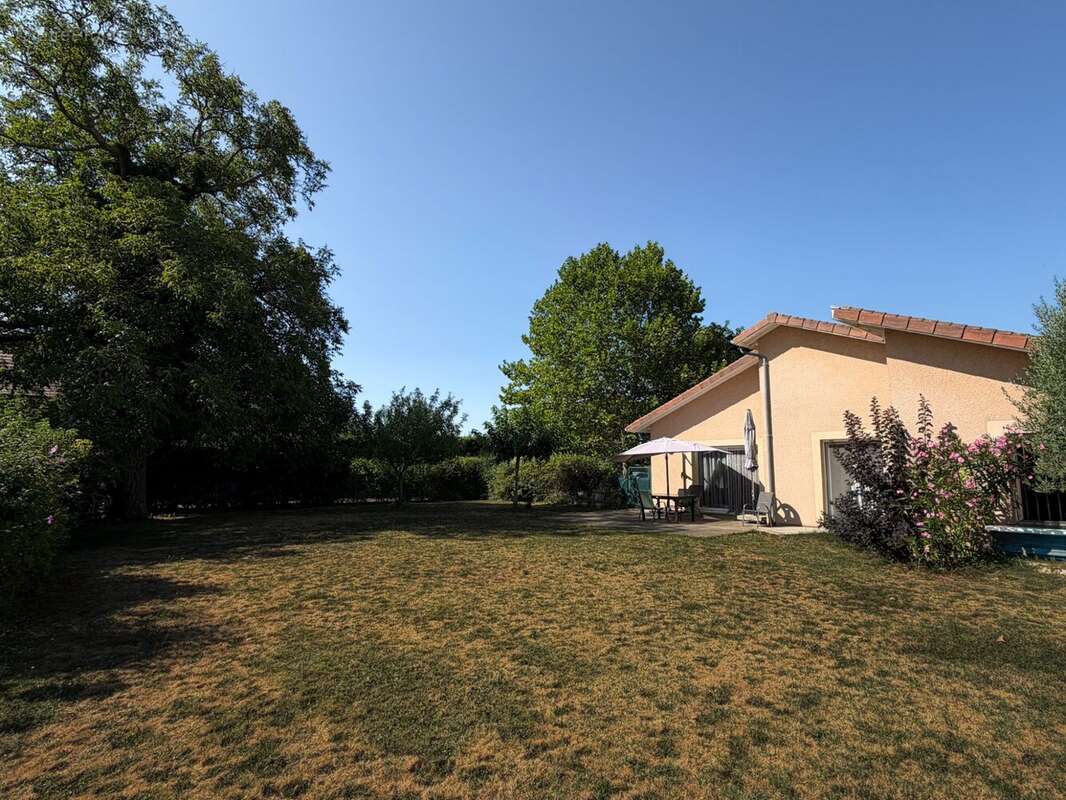 Maison 115 m² à La Cote-Saint-Andre  - photo 2