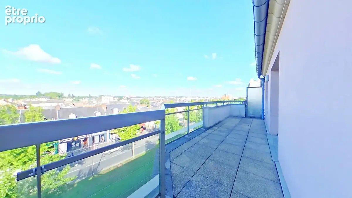 Dernier etage - avenue jean jaurès - apt t2 43m2 avec grand balcon, cave et parking - photo 2