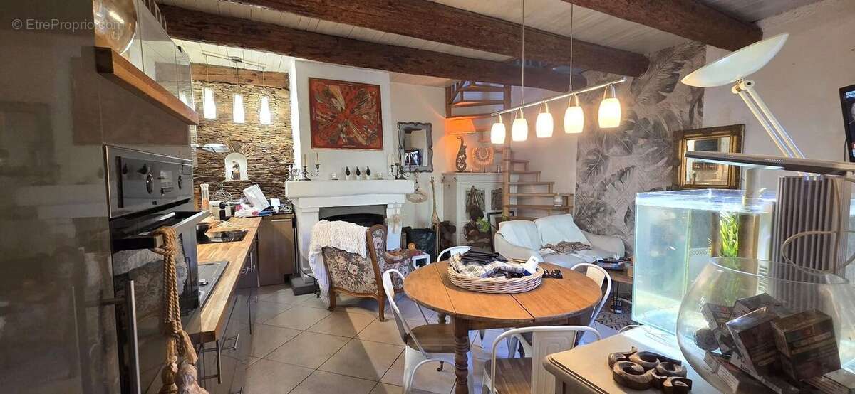 CUGES LES PINS-MAISON-A VENDRE T3-A VENDRE-TERRASSE-CAVE - Maison à CUGES-LES-PINS